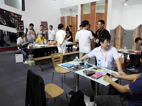 公司富名峰副總經(jīng)理率隊(duì)參加 第十八屆中國建博會(huì) 公司富名峰副總經(jīng)理率隊(duì)參加 第十八屆中國建博會(huì)