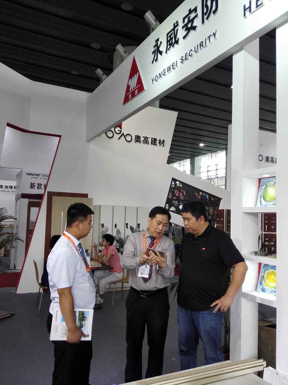 公司富名峰副總經(jīng)理率隊(duì)參加 第十八屆中國建博會(huì) 公司富名峰副總經(jīng)理率隊(duì)參加 第十八屆中國建博會(huì)